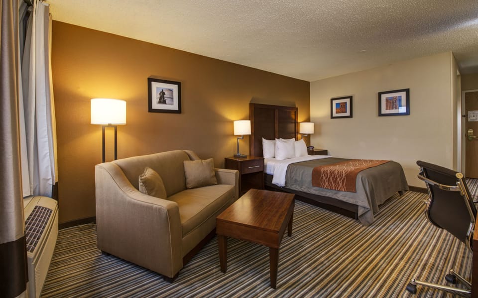 Pillowtop beds, desk, iron/ironing board, free WiFi