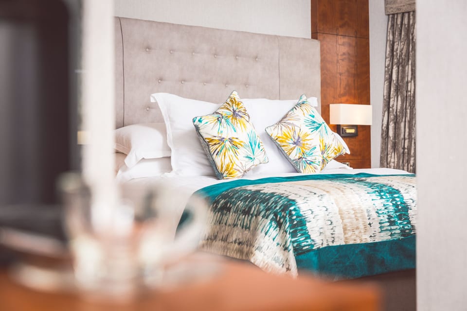Junior Suite | In-room safe, desk, laptop workspace, blackout drapes