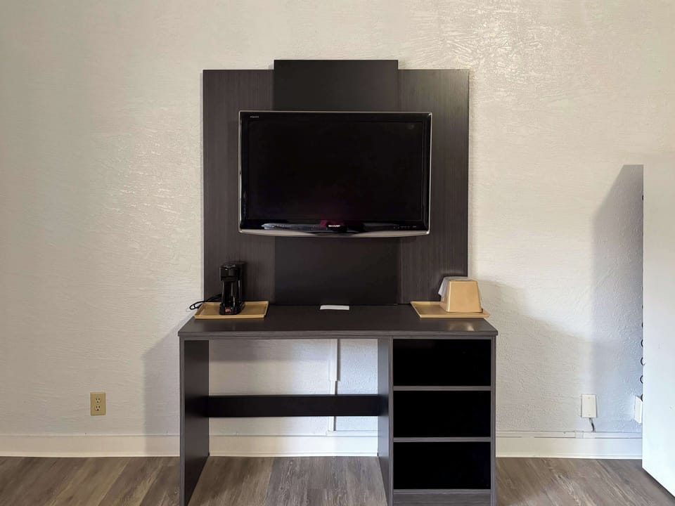 Iron/ironing board, free WiFi, bed sheets, alarm clocks