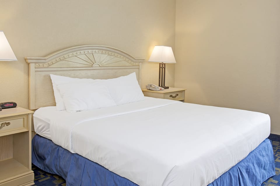 Desk, iron/ironing board, free WiFi, bed sheets