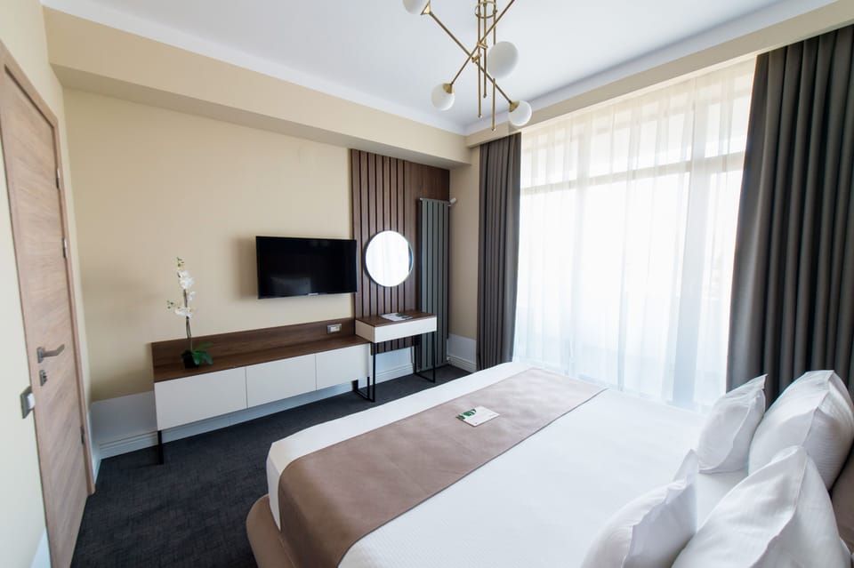 Double Room | Minibar, in-room safe, individually decorated, desk