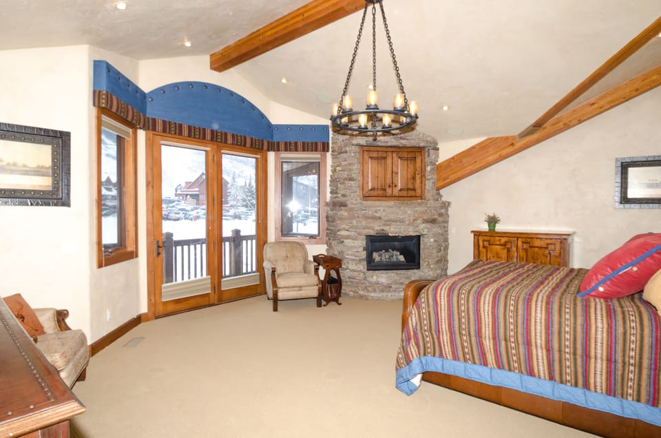 Master Suite King upstairs