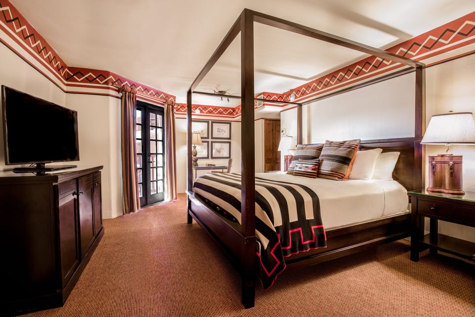 Premium bedding, in-room safe, desk, blackout drapes