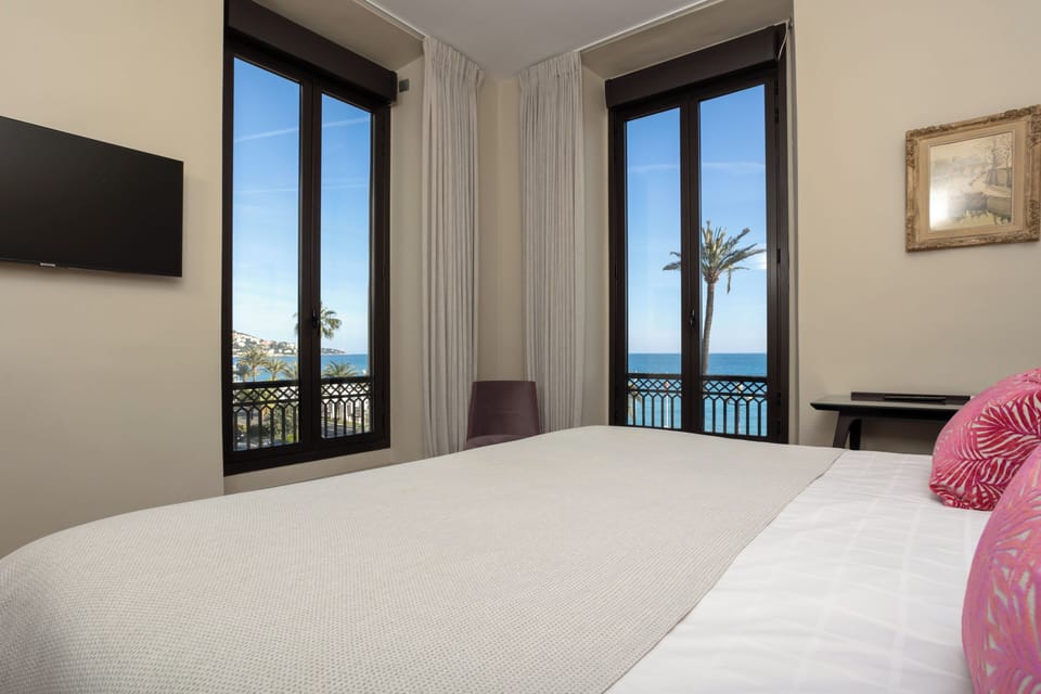 Superior Room, Sea View | Premium bedding, minibar, in-room safe, individually decorated