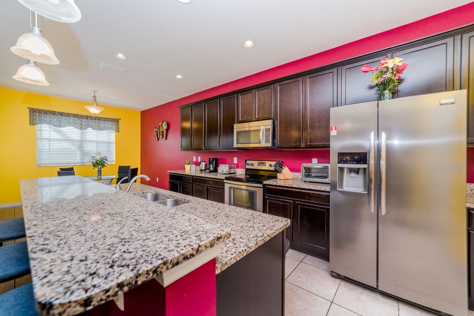 Family Villa, Multiple Bedrooms, Garden Area | Shared kitchen | Fridge, microwave, oven, stovetop