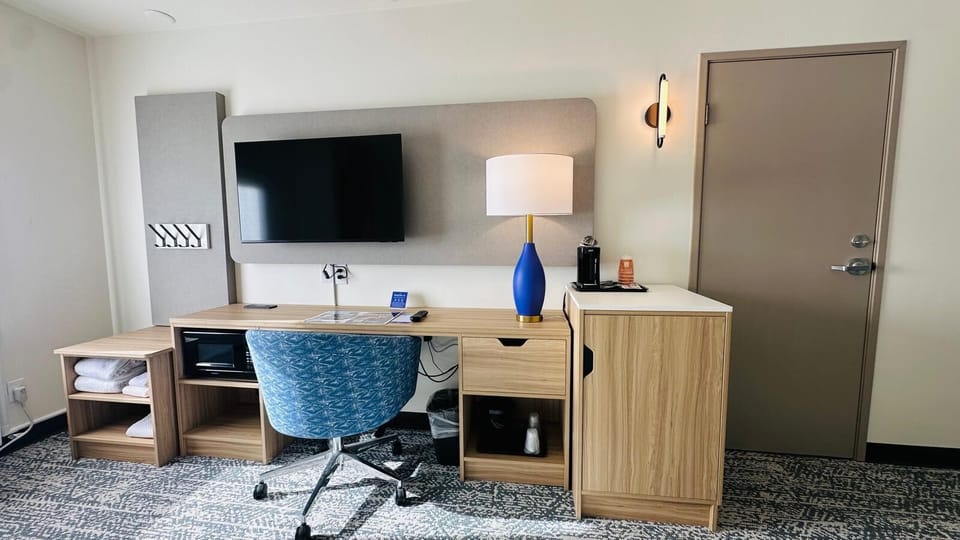 Room, 1 Queen Bed, Accessible, Non Smoking | Desk, iron/ironing board, WiFi (free), alarm clocks