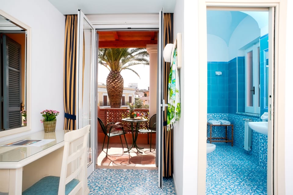 Comfort Double Room | Minibar, in-room safe, desk, free WiFi