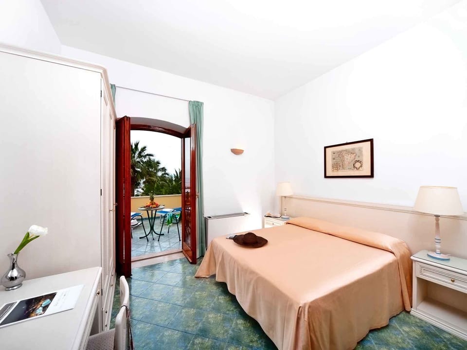 Minibar, in-room safe, desk, free WiFi
