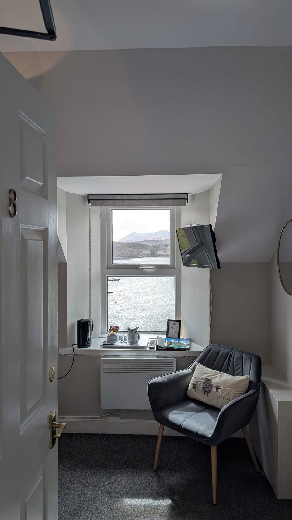 Comfort Single Room, Ensuite, Sea View | Living area | 15-cm TV with digital channels