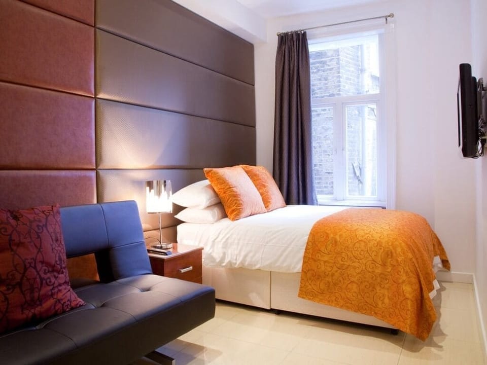 Suite, Ensuite (3 Persons) | Free WiFi, bed sheets