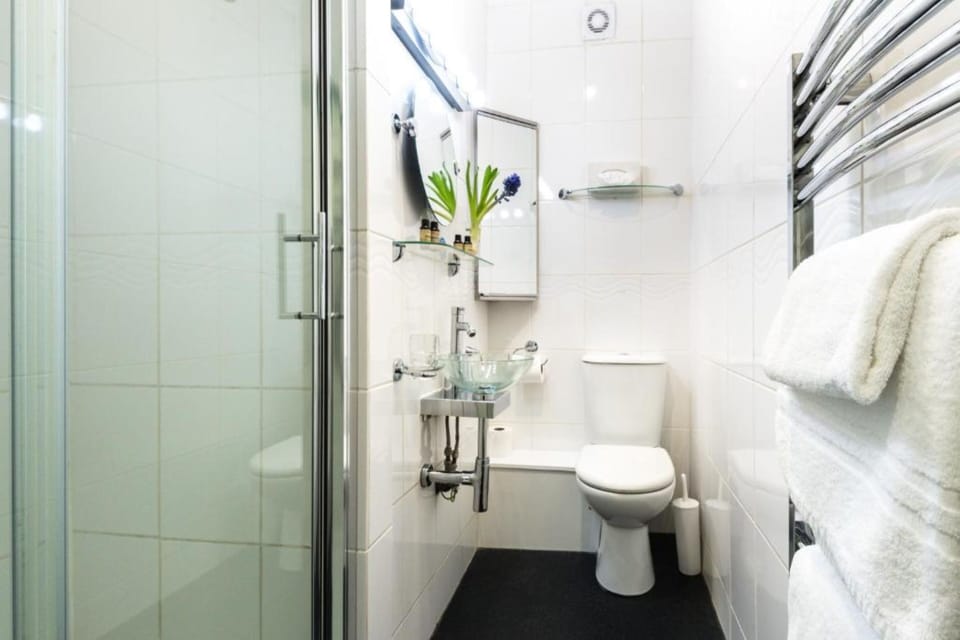 Shower, towels