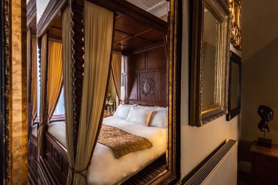 Double Room (With Four Poster Bed) | Free WiFi, bed sheets
