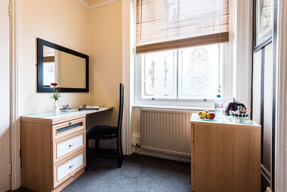 Single en-suite | Free WiFi, bed sheets