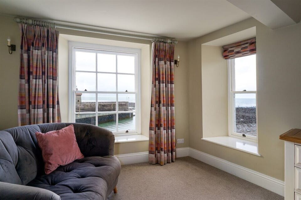 Superior Room with Sea View | Desk, iron/ironing board, free WiFi, bed sheets