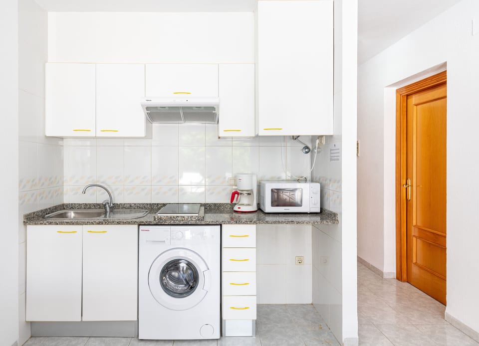 Apartment, 1 Bedroom, Ground Floor | Private kitchenette | Full-size fridge, microwave, stovetop, coffee/tea maker