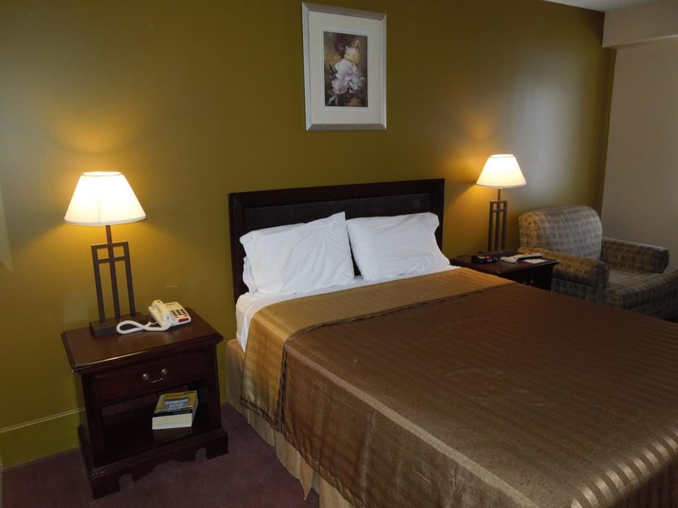 In-room safe, desk, WiFi (free), alarm clocks