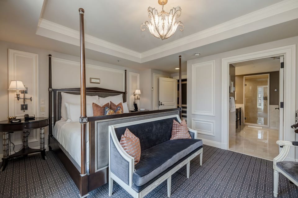 Deluxe Suite | Premium bedding, down comforters, pillowtop beds, minibar
