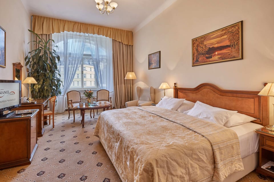 Exclusive Double Room, City View | Hypo-allergenic bedding, minibar, in-room safe, desk