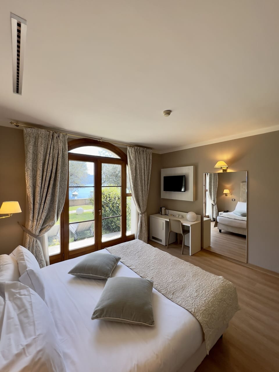 Deluxe Double - Lake view | View from room