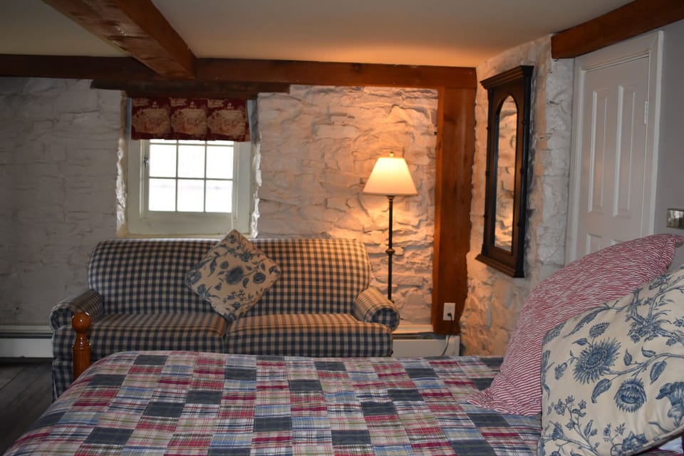 Exclusive Room, 1 King Bed, Pet Friendly | Individually decorated, individually furnished, blackout drapes
