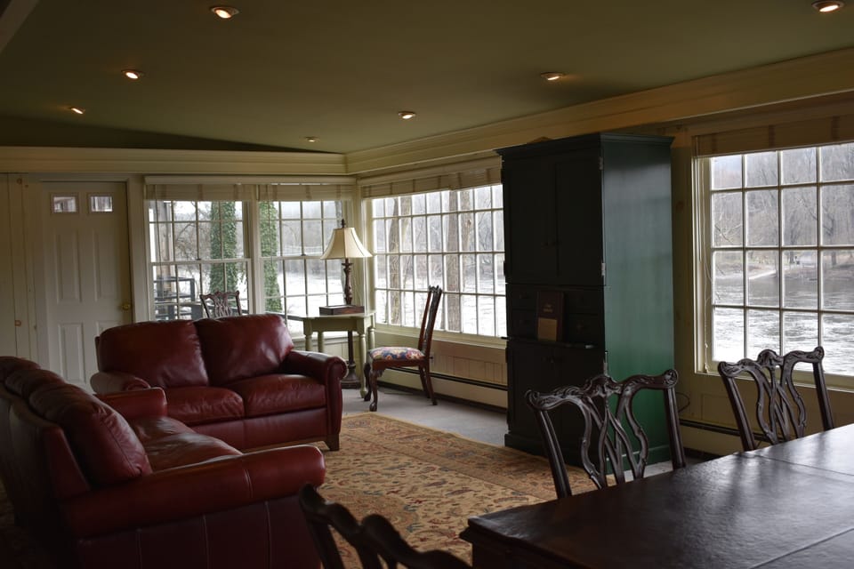 Grand Suite, 1 King Bed, River View (No Pets Allowed) | Living area | 32-inch flat-screen TV with cable channels, TV