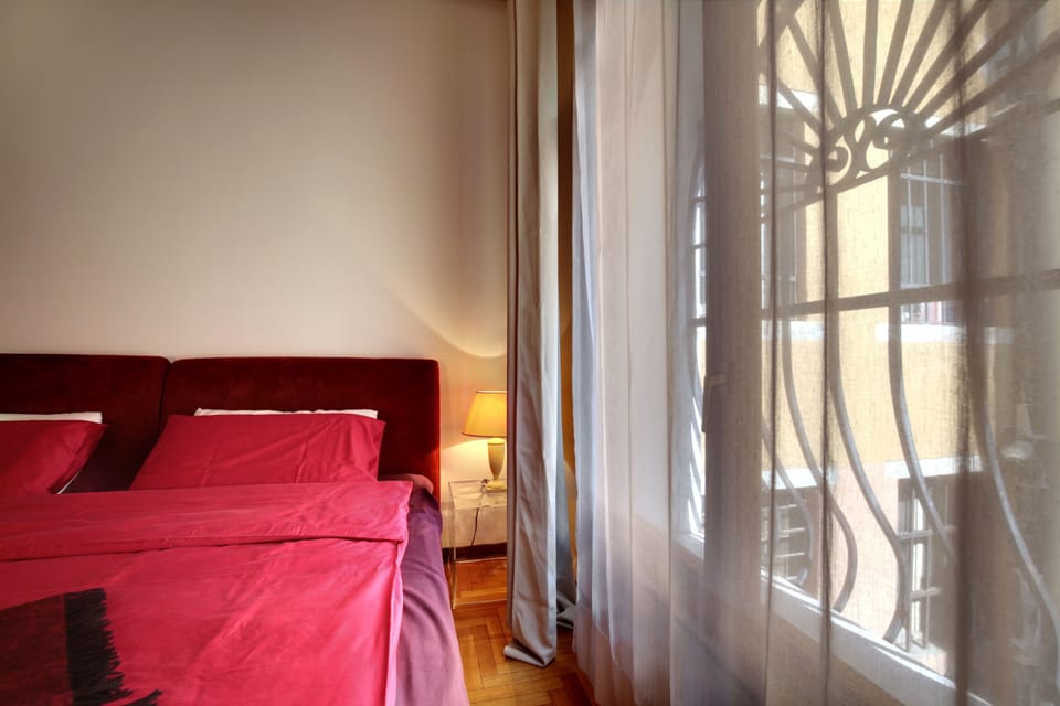 Apartment, 1 Bedroom | 1 bedroom, individually decorated, individually furnished, desk