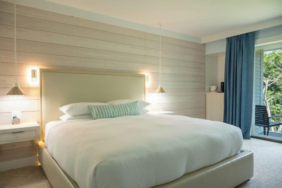 Egyptian cotton sheets, premium bedding, in-room safe