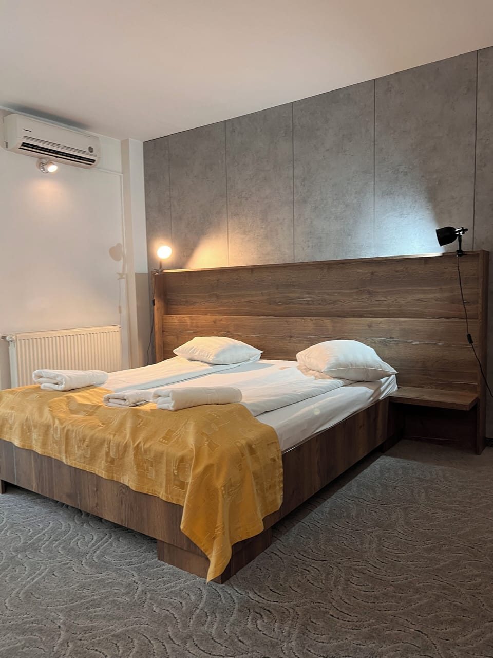 Double or Twin Room | Minibar, in-room safe, desk, soundproofing