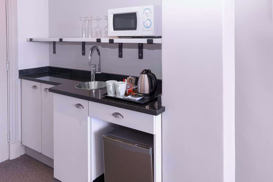 Executive King Room with Sea View | In-room safe, desk, laptop workspace, iron/ironing board