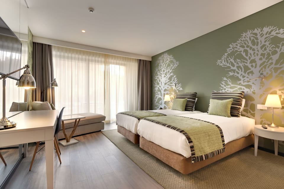 Superior Twin Room | Minibar, desk, blackout drapes, soundproofing