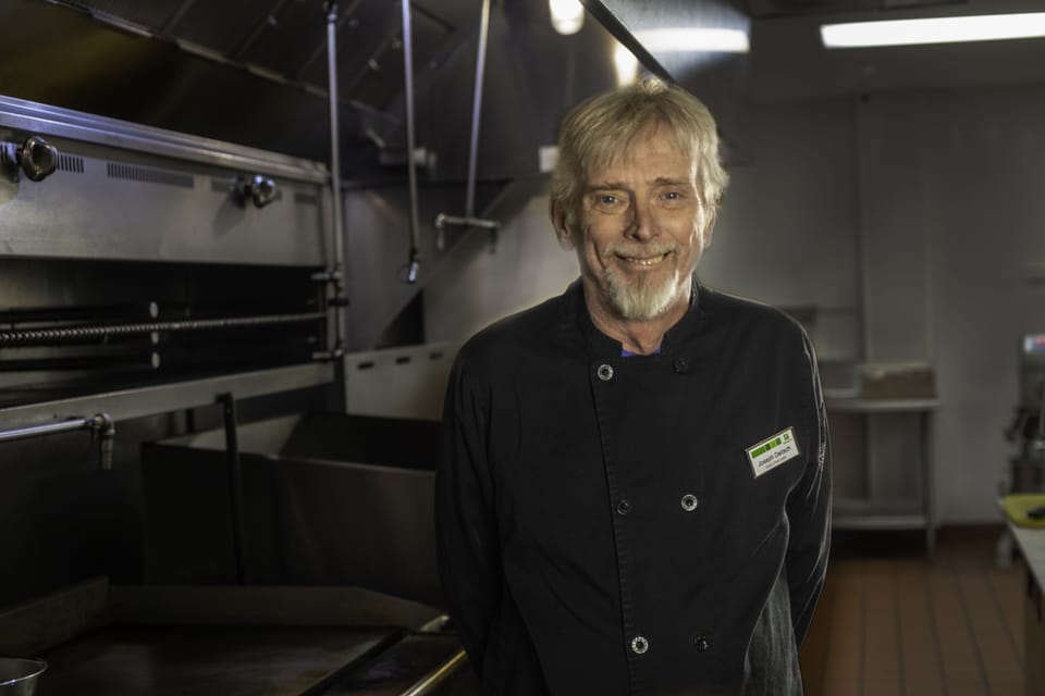 Fridge, coffee/tea maker