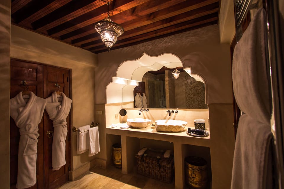 Royal Suite (Ispahan) | Bathroom | Separate tub and shower, deep soaking tub, designer toiletries