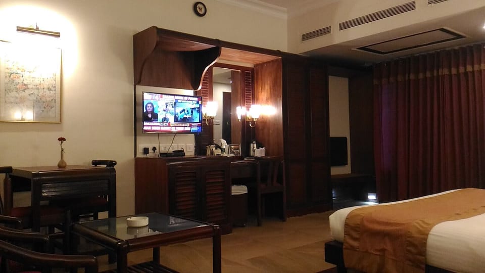 Executive Room | In-room safe, iron/ironing board, bed sheets, wheelchair access