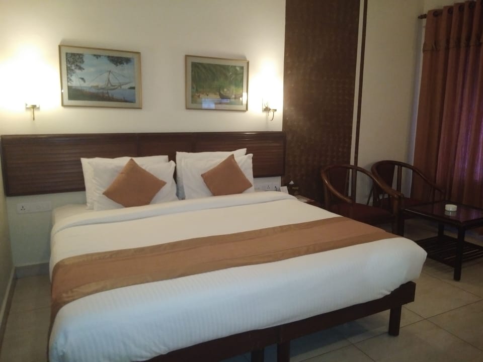 Superior Room | In-room safe, iron/ironing board, bed sheets, wheelchair access