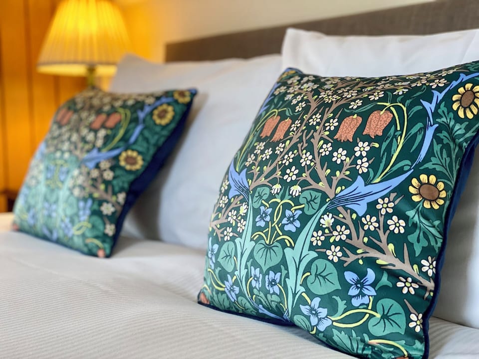 Superior King | Iron/ironing board (on request), WiFi (free), bed sheets