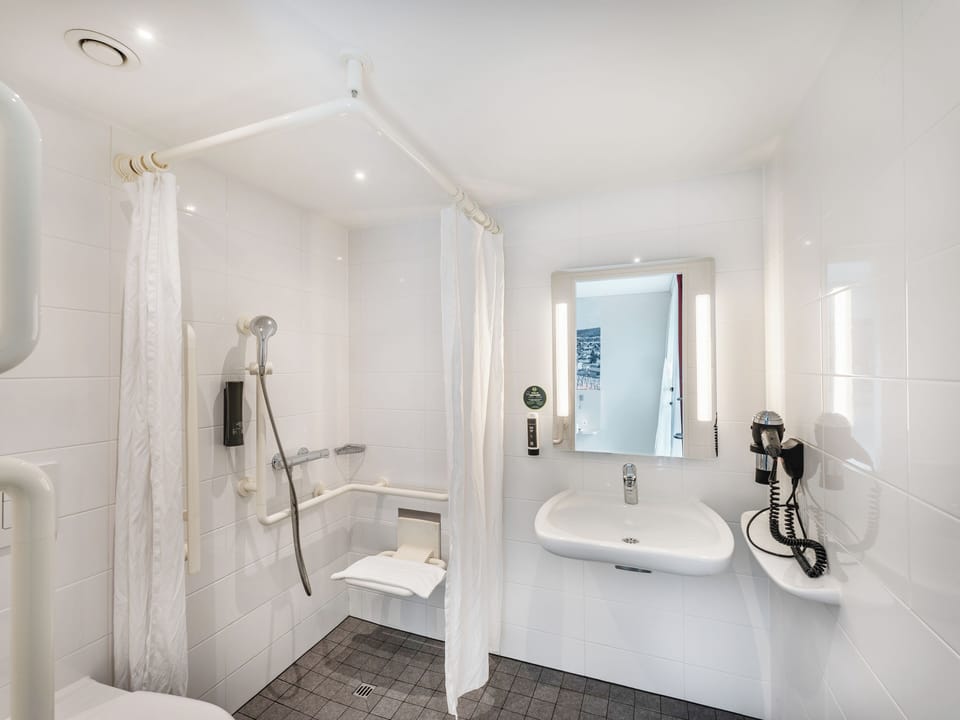 Shower, free toiletries, hair dryer, towels