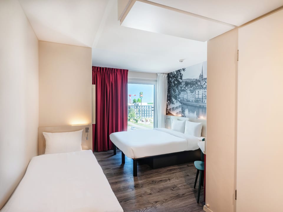 Triple Room | Premium bedding, desk, soundproofing, iron/ironing board