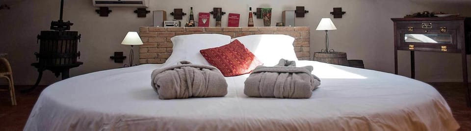 Double Room (Rond'O) | Individually decorated, individually furnished, blackout drapes