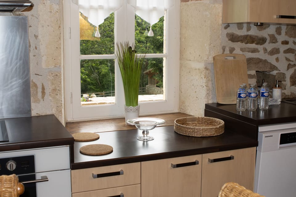 Comfort Duplex, 2 Bedrooms, Terrace, Garden View | Private kitchen | Electric kettle, toaster, dining tables
