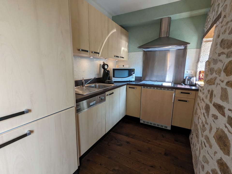 Comfort Cottage, 2 Bedrooms, Terrace, Garden View | Private kitchen | Electric kettle, toaster, dining tables