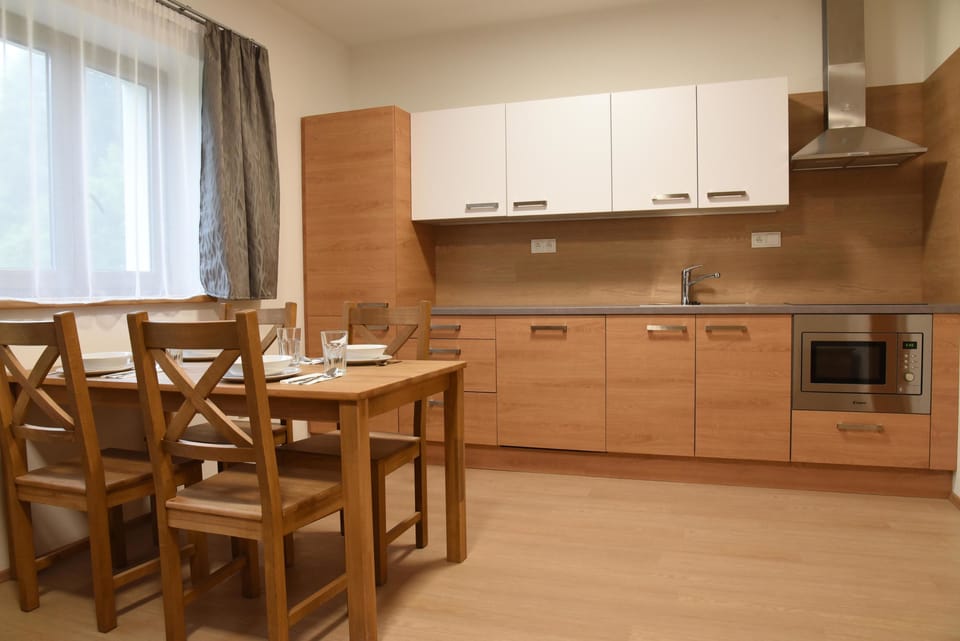 Executive Apartment, 1 Bedroom, Kitchen | Desk, soundproofing, free WiFi, bed sheets