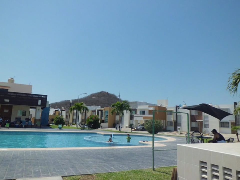 Family Townhome, 2 Bedrooms | Terrace/patio