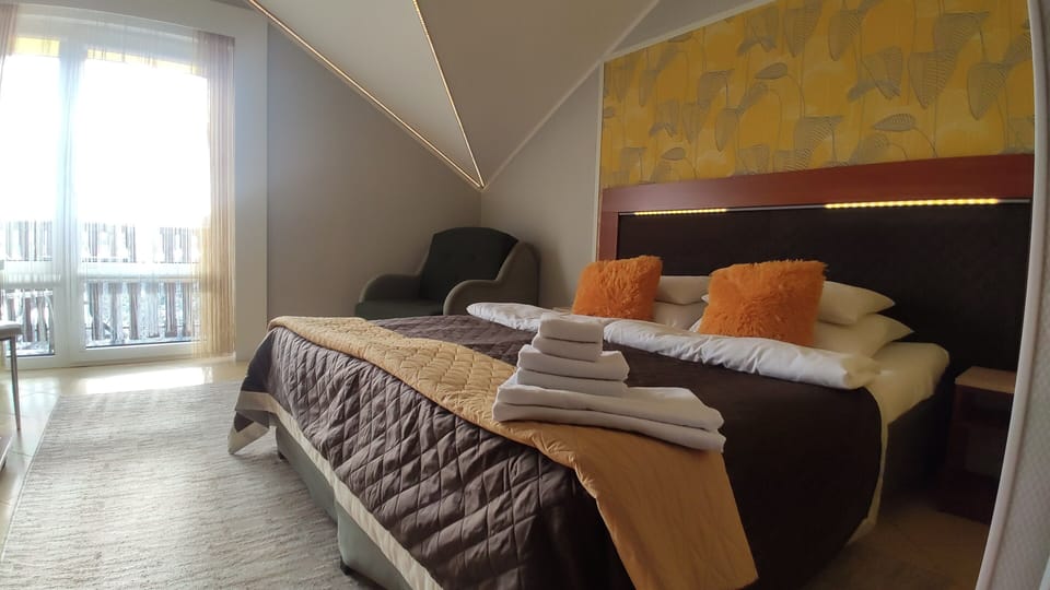 Basic Double or Twin Room, Non Smoking | Hypo-allergenic bedding, individually decorated, desk, laptop workspace