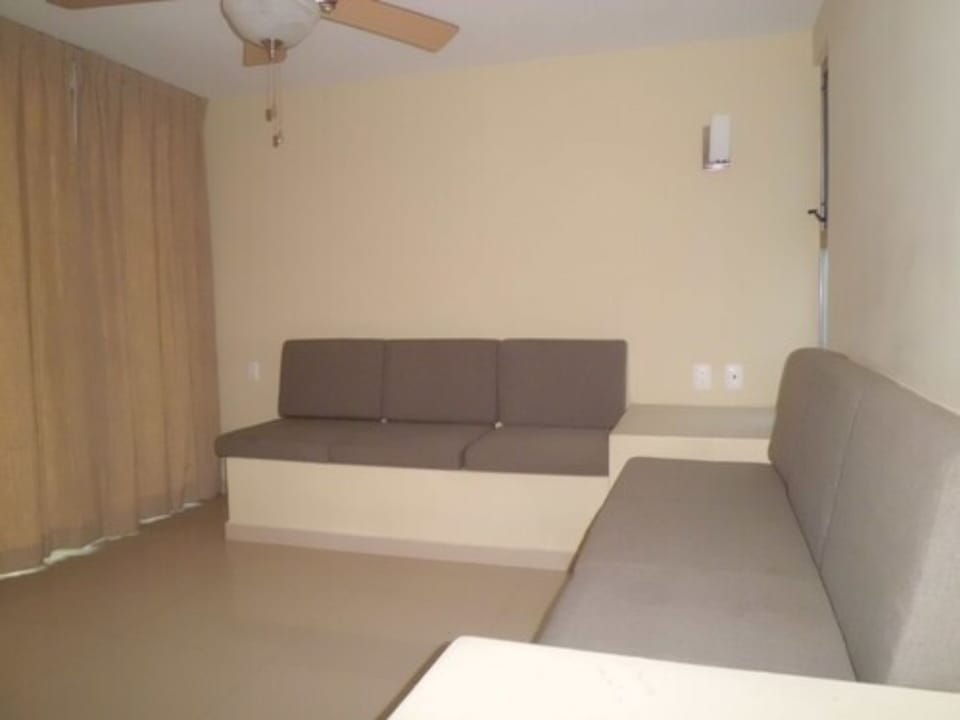 Family Townhome, 2 Bedrooms | Living room | Flat-screen TV