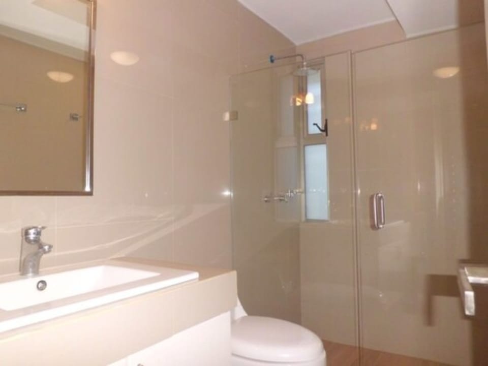 Family Townhome, 2 Bedrooms | Bathroom | Shower, towels