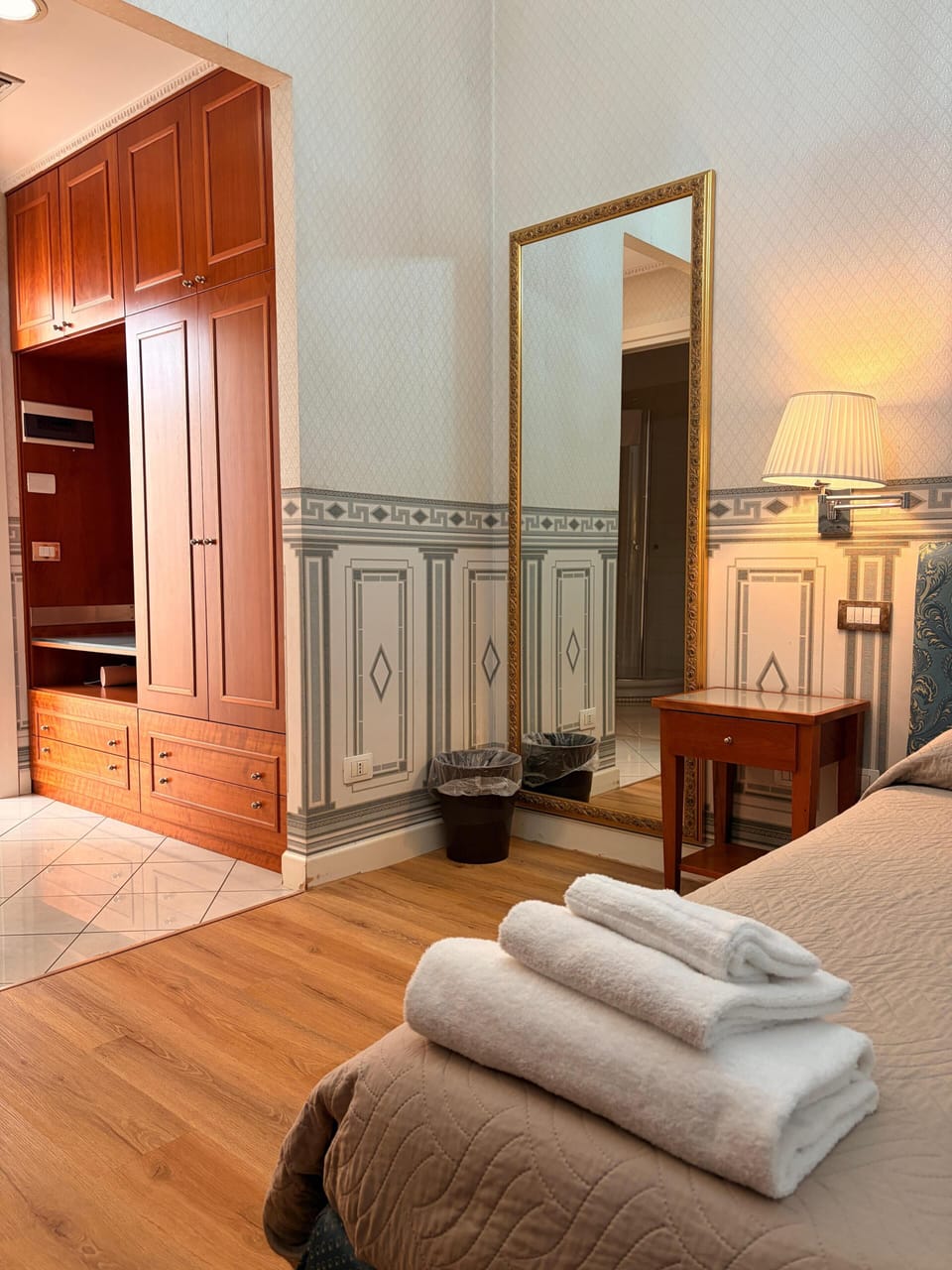 Deluxe Single Room, 1 Twin Bed, Ensuite, Park View | Desk, blackout drapes, soundproofing, bed sheets