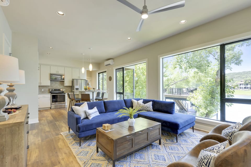 Living Area - Walker Luxury Vacation Rentals