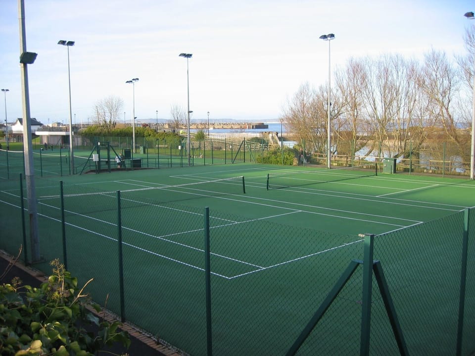 Tennis 3 Minutes Walk