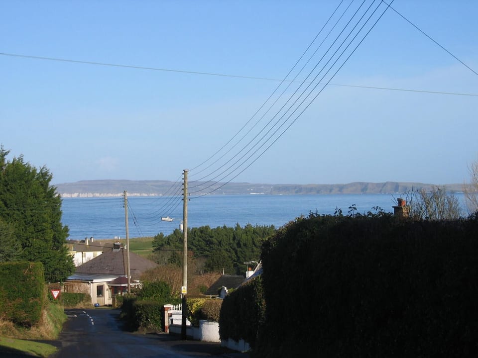 Walk to beach / golf