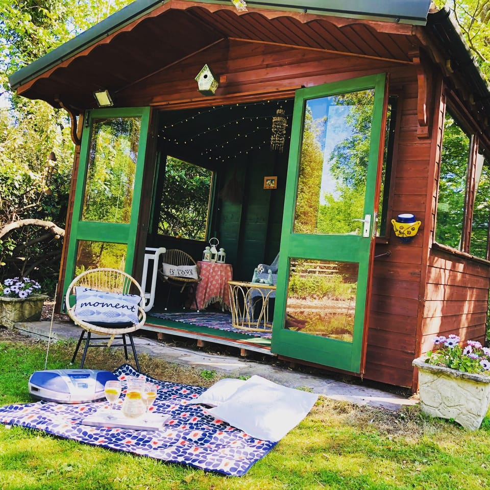 Relax in the summer house.